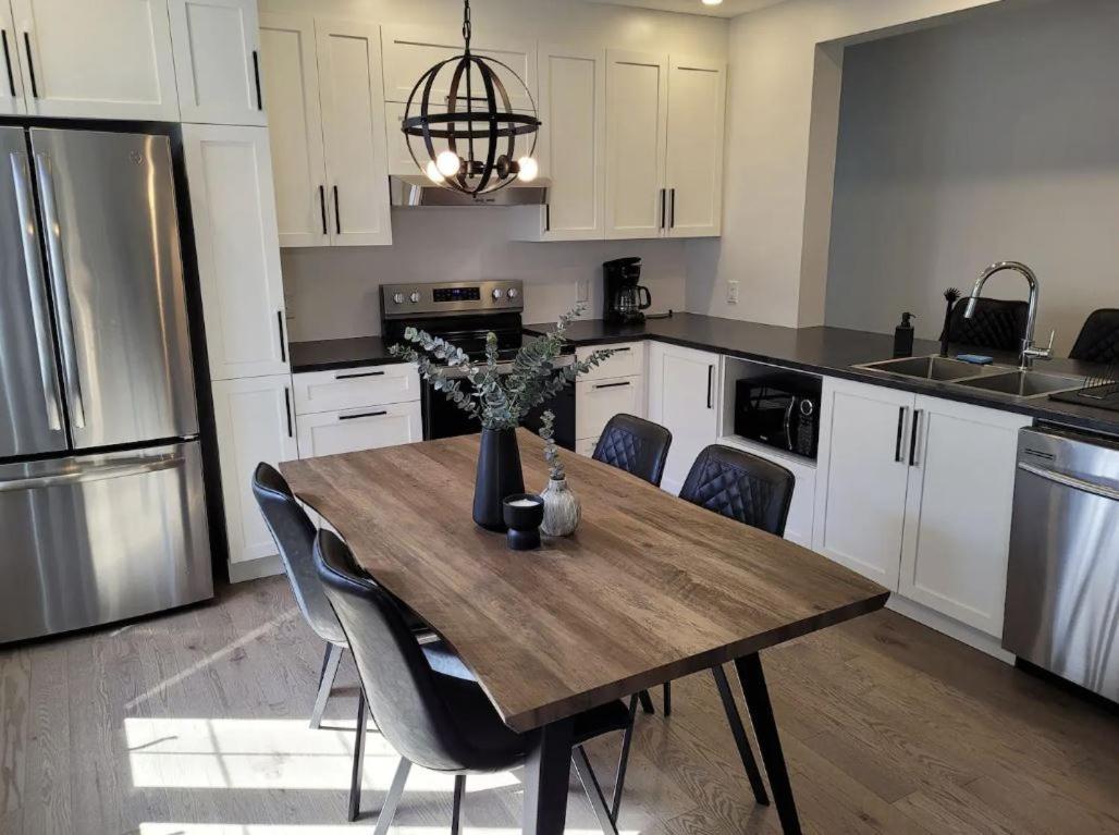 Free Parking, Beautiful 4 1/2- 2 Bedroom Apartment Монреаль Экстерьер фото