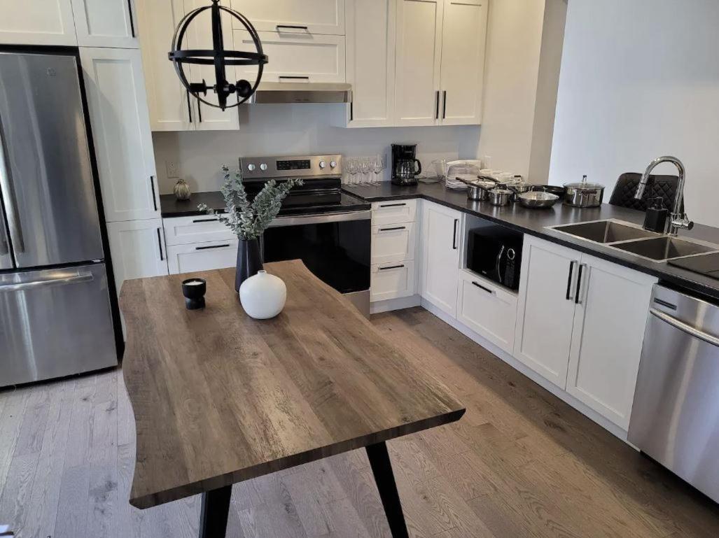 Free Parking, Beautiful 4 1/2- 2 Bedroom Apartment Монреаль Экстерьер фото