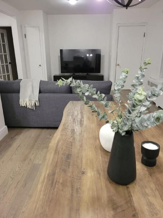 Free Parking, Beautiful 4 1/2- 2 Bedroom Apartment Монреаль Экстерьер фото
